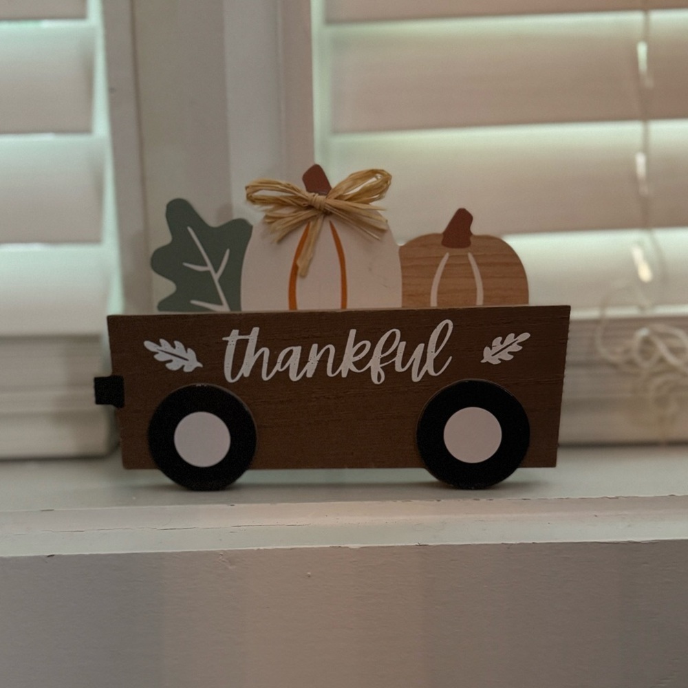 Thankful Wooden Decor with Pumpkins